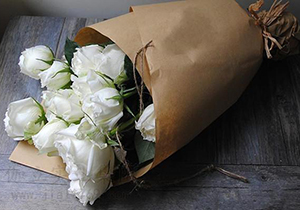 做手提袋用白海角HJ4DB5.CCM是不是越光滑度越好？